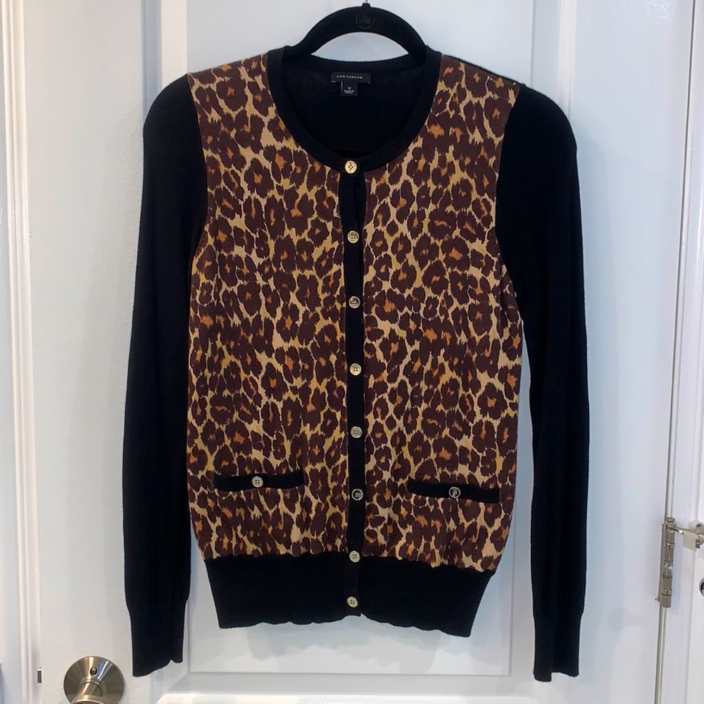 Vintage Ann Taylor leopard front cardigan, Size Small Gold buttons Black Brown🐆